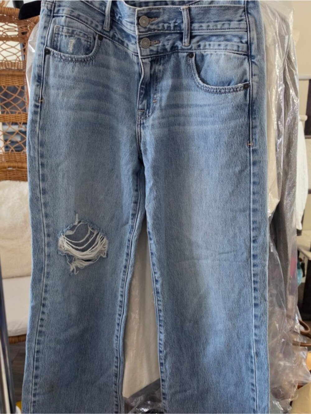 Hidden Classic Light Blue Distressed Women’s Jeans Size 27 Waist